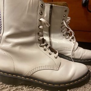 White Doc Marten pointed toe, zip up boots